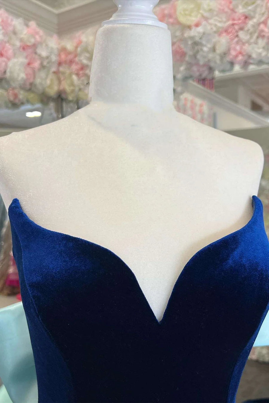 Vestido de fiesta de sirena de terciopelo sin tirantes y con lazo en la espalda